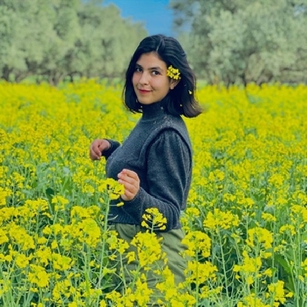 Yasmine - professeur de mathématiques - Saint-Étienne-du-Rouvray