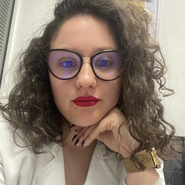 Beatriz - Professor de biologia - Maia