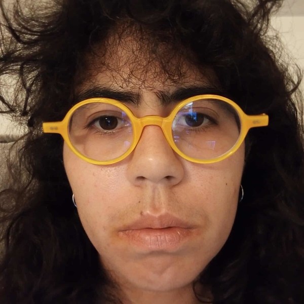 Clara - Prof d'histoire - géo - Paris