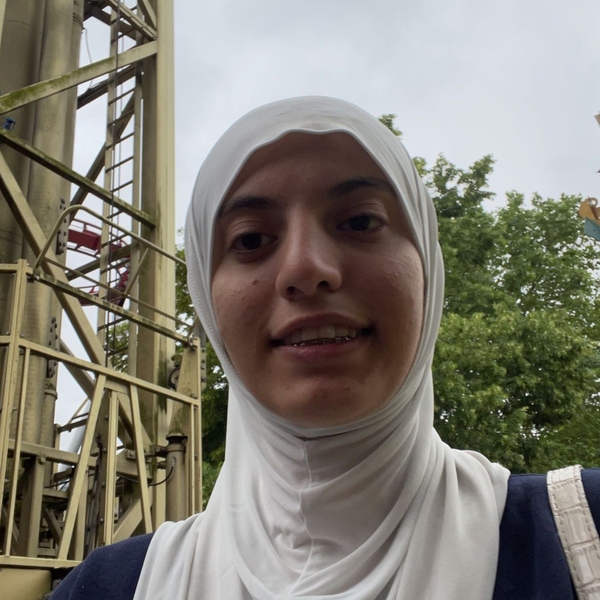 Kritik Eksamensbevis Roux Zainab - Birkerød : Hej, jeg hedder Zainab. Til daglig går jeg i 2.g på  Birkerød gymnasium for jeg har studieretningen bioteknologi A,matematik A  og fysik B.