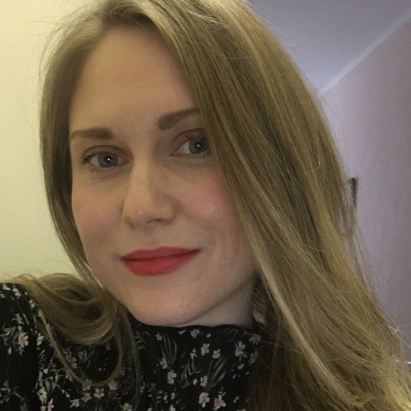 Yuliya - Prof de russe - Avignon