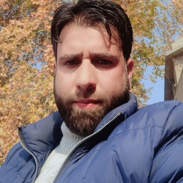 Showket Hussain - Physics tutor - Awantipora