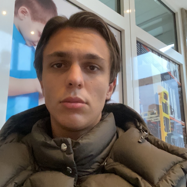 Valeriy Berlin,Berlin Absolvent einer Brittischer Schule bietet