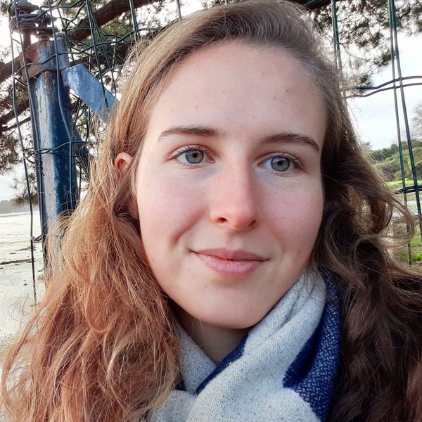 Léa - Prof de SVT - Paris