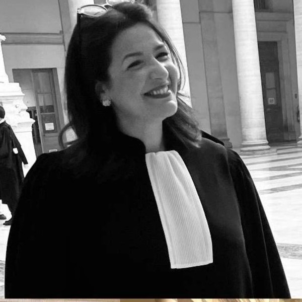 Linda - Prof de droit pénal - Marseille 7e 