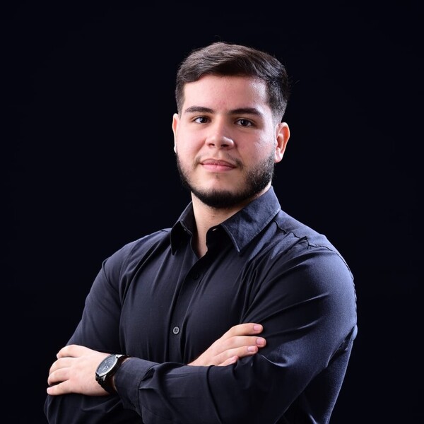 Rodrigo - Prof de odontologia - Salvador