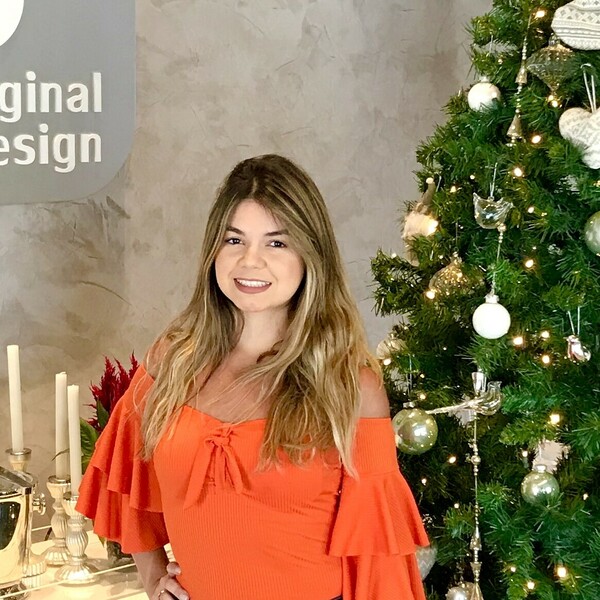 Julie - Prof de marketing - Curitiba