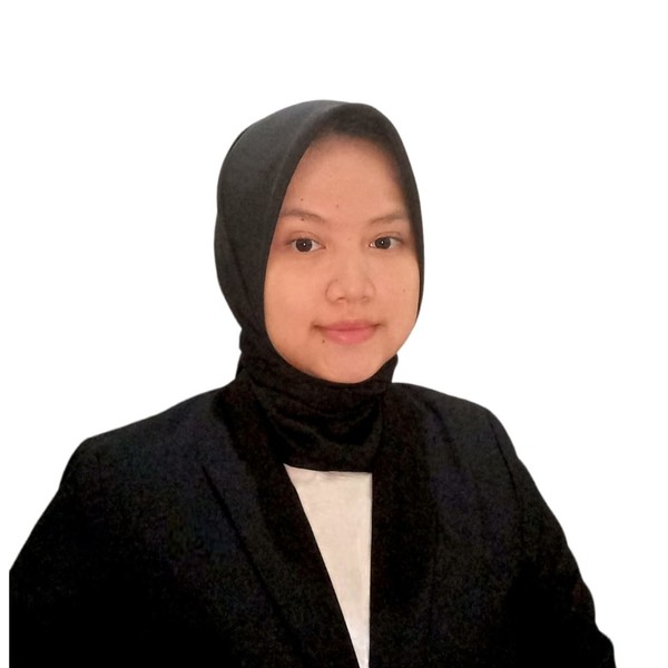 Putri - Guru matematika - Surakarta
