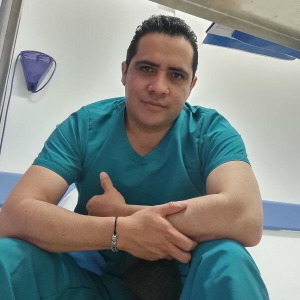 Alejandro - profesor de enfermería - 