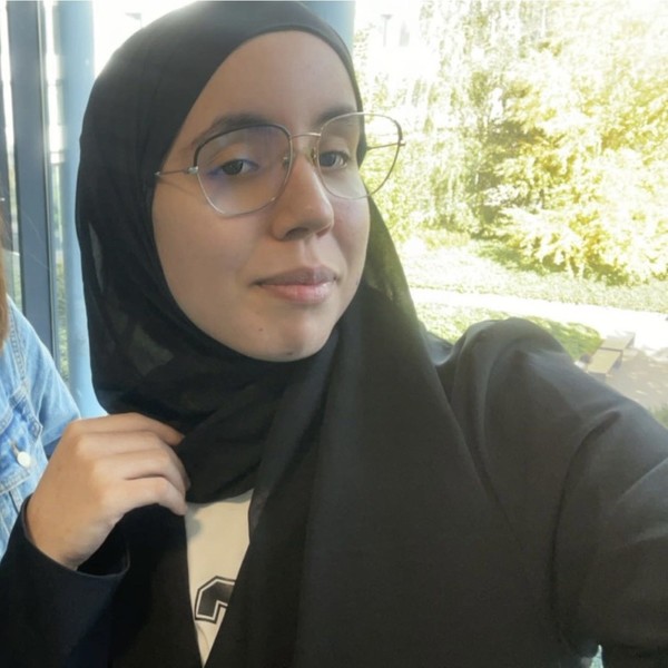 Rabab - Prof de maths - Louvres