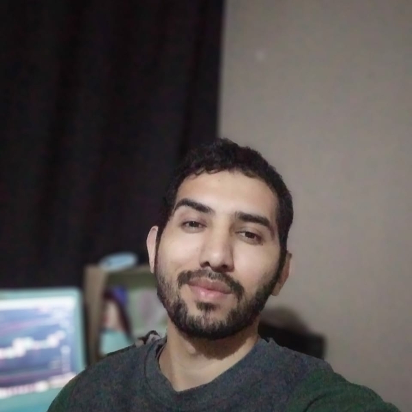 ALEJANDRO - Profesor de finanzas - Mexicali