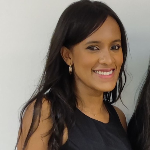 Lavínia - Prof de portugais brésilien - Grenoble
