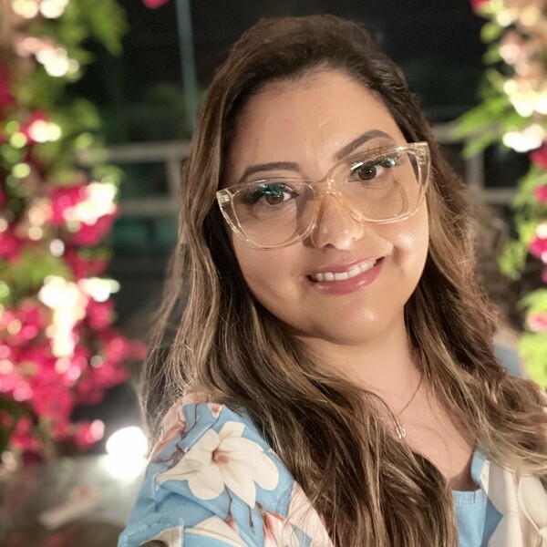 Janine - Professor de auxílio para alunos com autismo - Teófilo Otoni