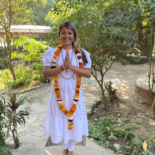 Raheleh - Hatha yoga instructor - Egham
