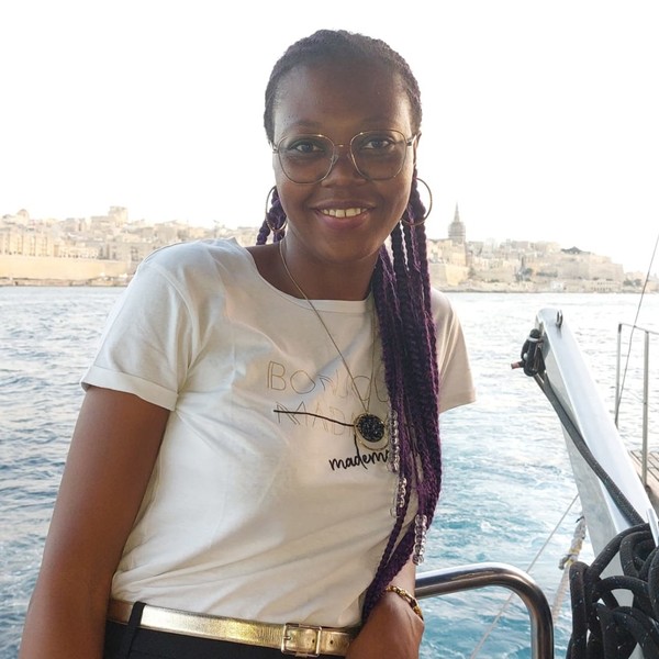 Dania - Prof de bureautique - Paris 4e