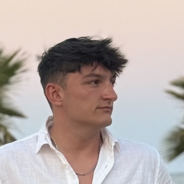 Ákos - matek magántanár - Cegléd