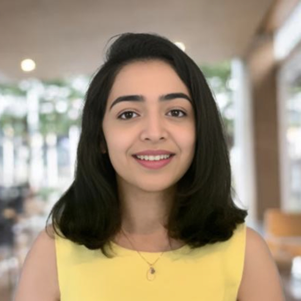 Mona - Prof de finance - Paris
