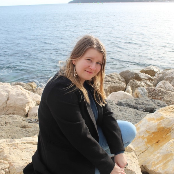 Klaudia - Prof de polonais - Alès