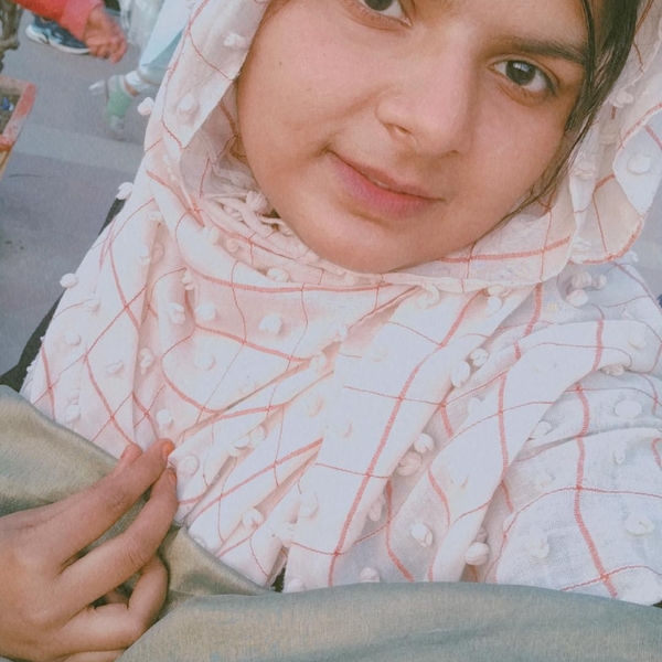 Ayesha Khan - English teacher - Lucknow