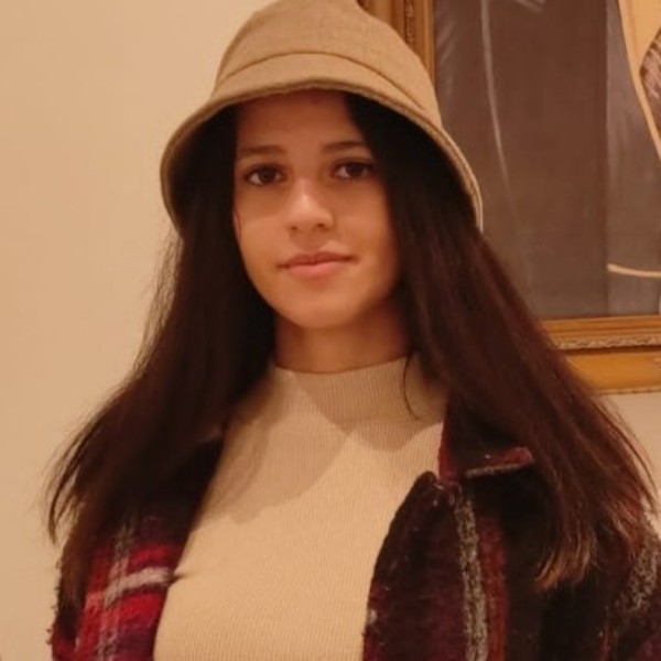 Eda Nur - Fransızca öğretmeni - Kayseri