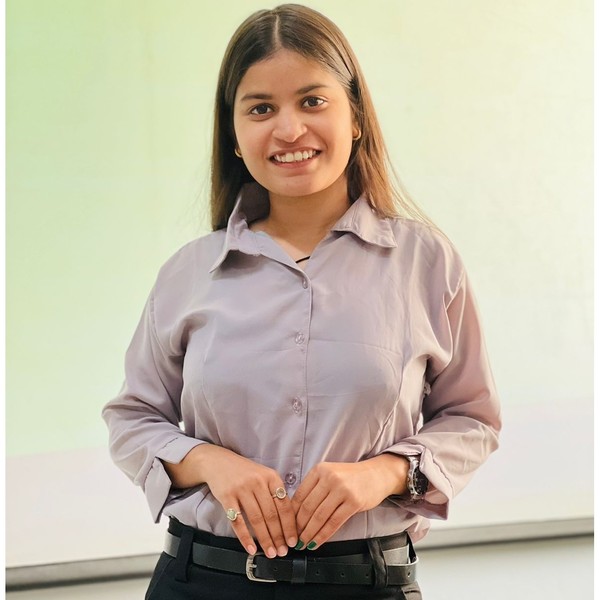 Mansi - Physics tutor - Noida