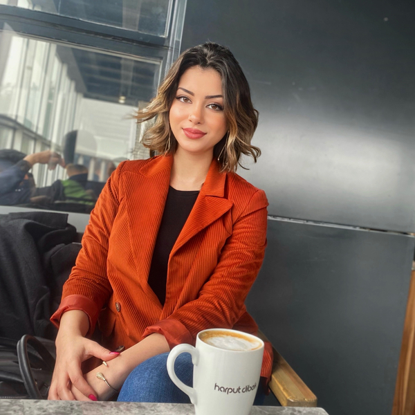 Aleyna - Türkçe öğretmeni - 