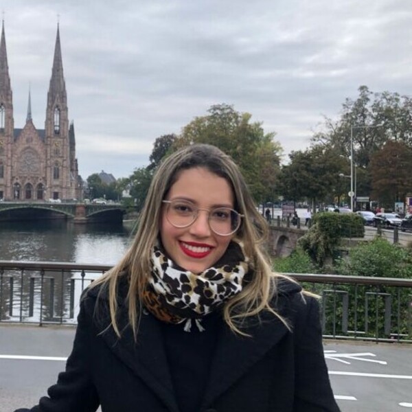 Caroline - Professor de francês - tradução - São Luís