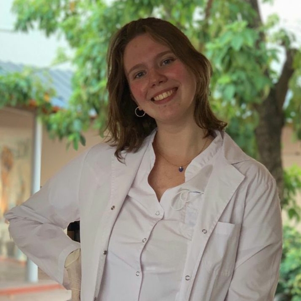 Abril - profesor de biología - ACZ