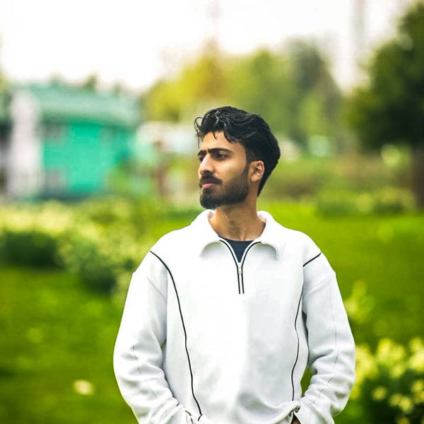 Iyssar - Maths teacher - Saloora