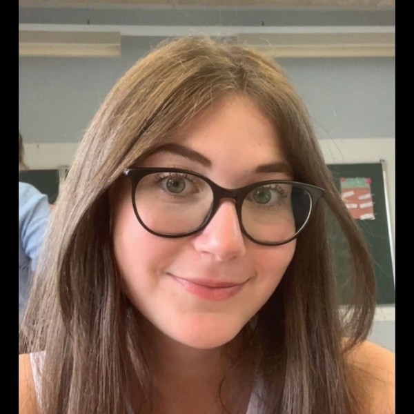Léa - Prof d'anglais - Sambreville