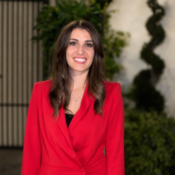 Alessia - Insegnante di aiuto compiti - Stornarella