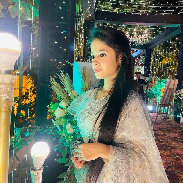 Isha Suralikar - English tutor - Nashik