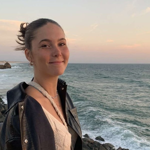 Julie - Prof de maths - Cézac