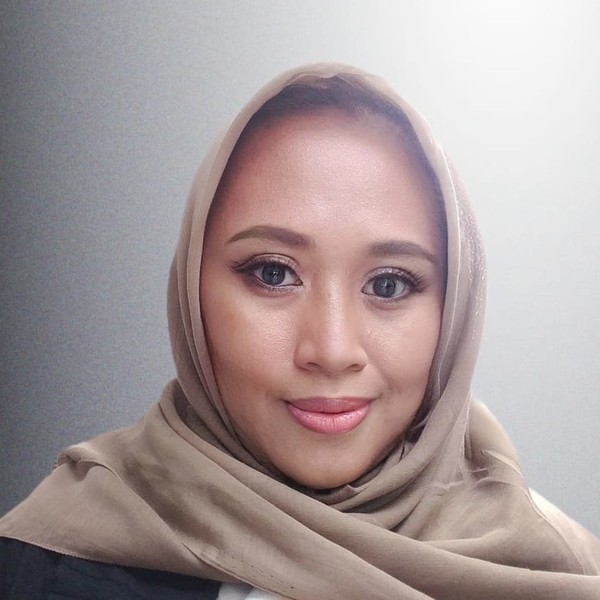 Ella - Guru bahasa inggris - 