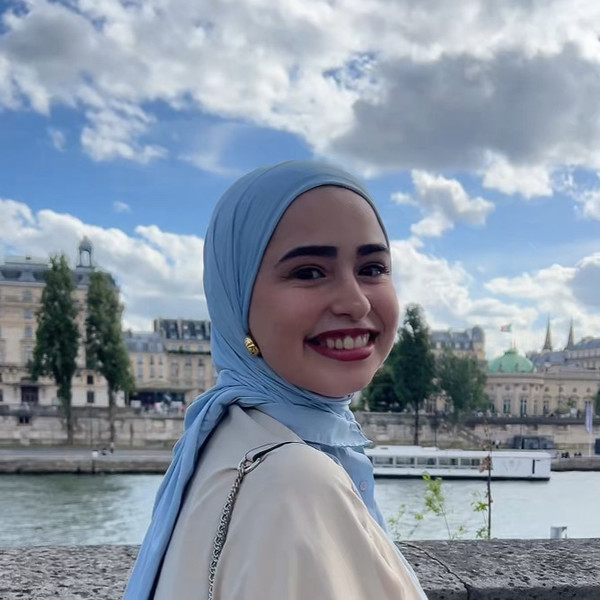 Soukaïna - Prof d'anglais - Fosses