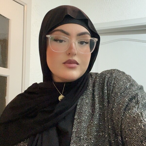 Yasmine - Prof de maths - Verviers