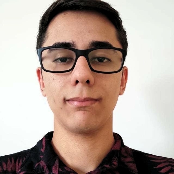 Lucas - Prof de programação - Goiânia