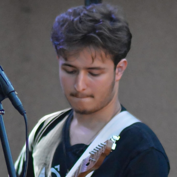 Eliott - Prof de guitare - Dijon