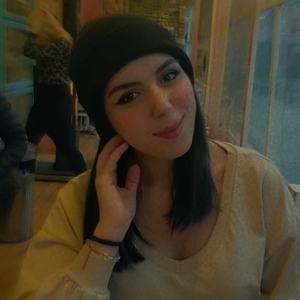 Ilayda - Türkçe öğretmeni - Eskişehir