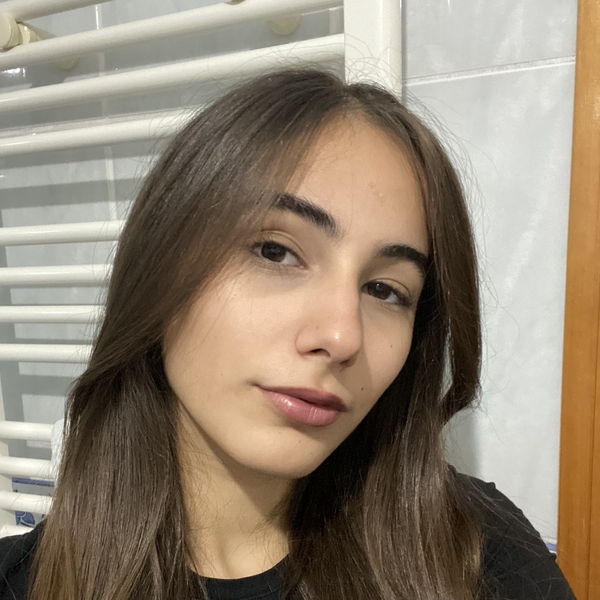 Elif - Türkçe öğretmeni - İstanbul