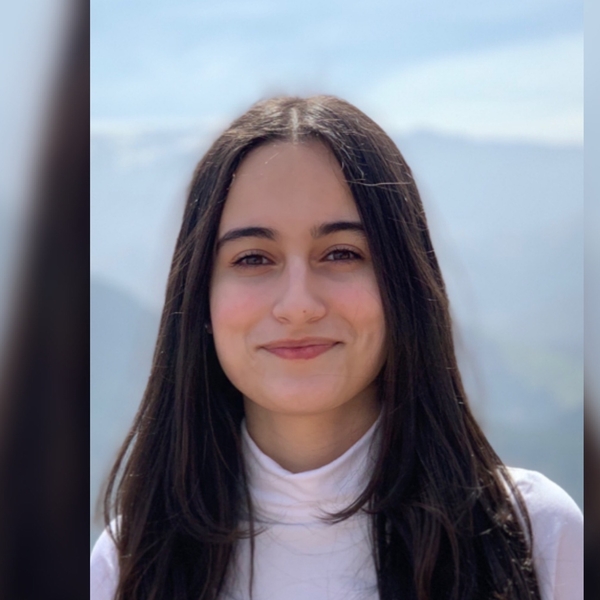 Yasmine - Prof de physique - Grenoble