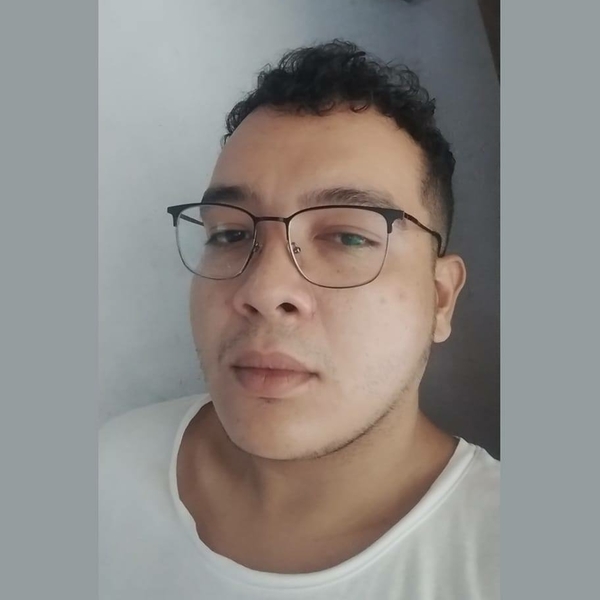 Eddie - Professor de biologia - Macapá