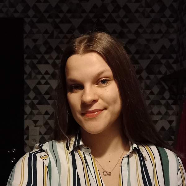 Louise - Prof de maths - Roncey