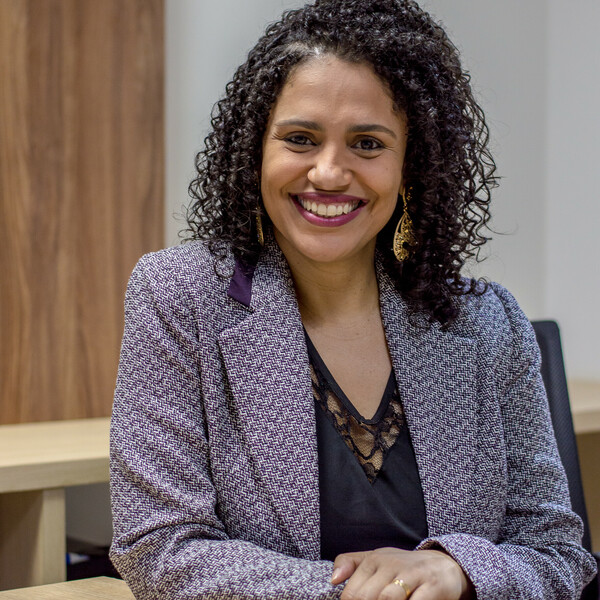 Lidiane - Prof de gestão e administrção de empresas - 