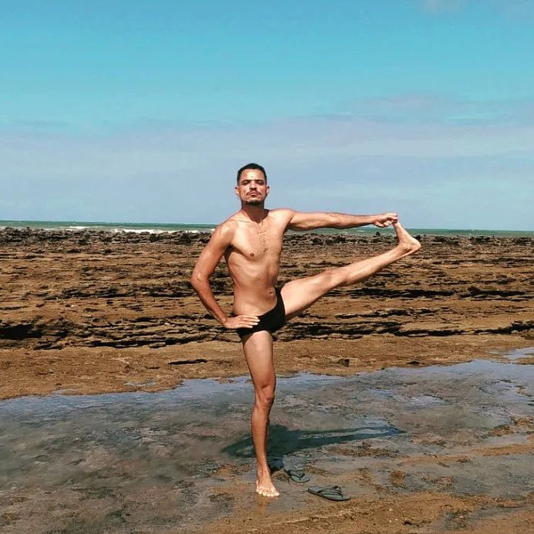 Antropoceno - Professor de yoga hatha - Porto Seguro