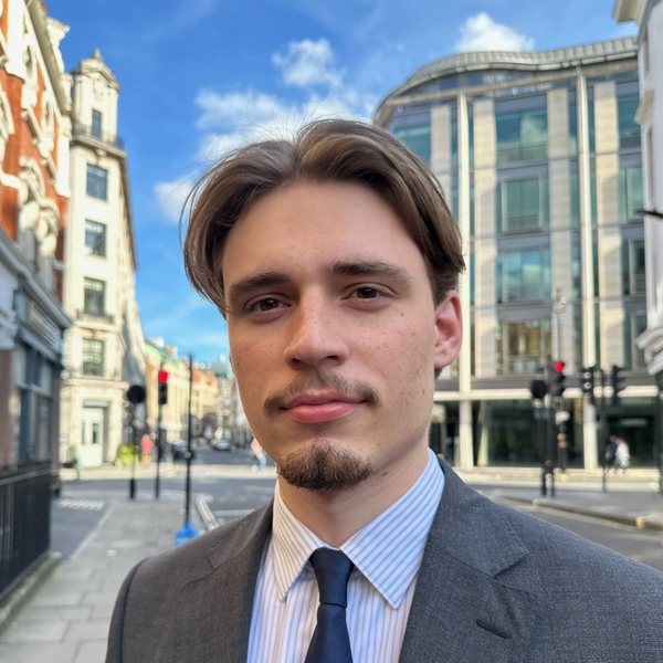 Ivan - Economics tutor - London