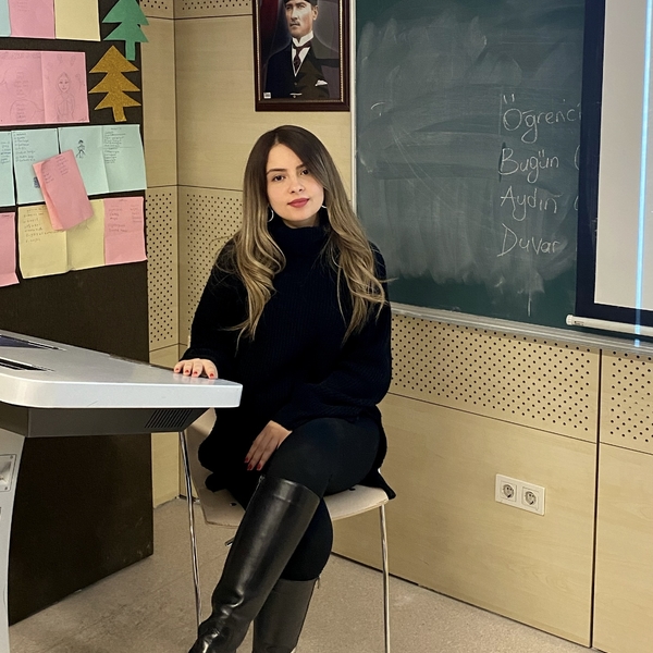 Gizem - Türkçe öğretmeni - 
