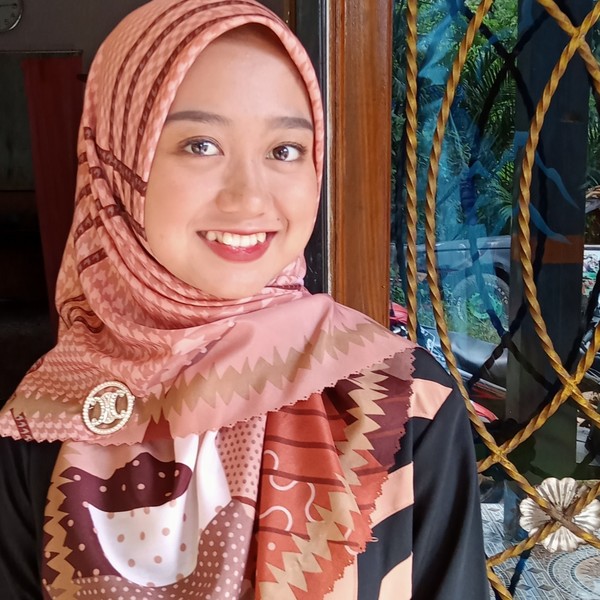 Riskiy Amanda - Guru pendidikan agama islam - Pontianak