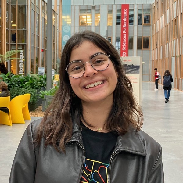 Perrine - Prof de préparation concours sciences po - Bordeaux