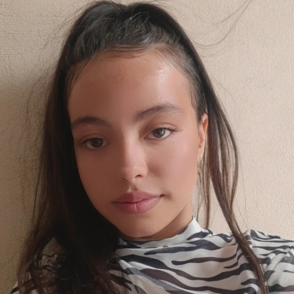 Daniella - Professor de português - Unaí